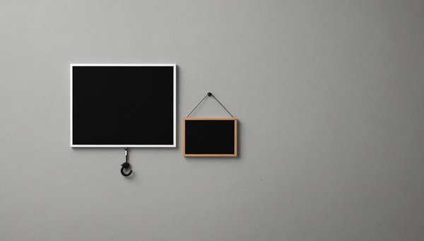 Comment utiliser un crochet aimanté sur une surface verticale ?